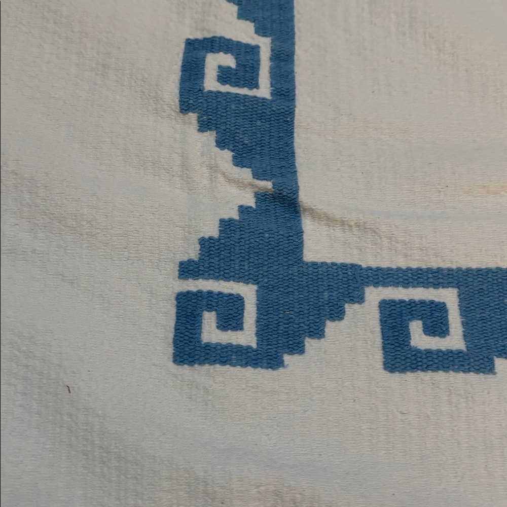 Geometric Patterned Blanket - Picture 4 of 6